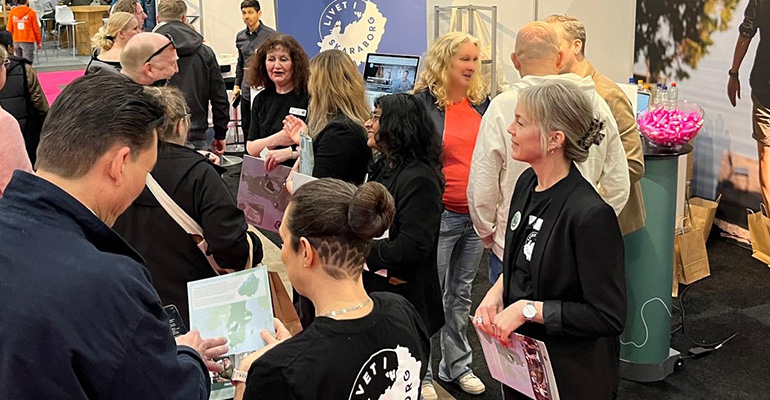 Människor på en mässa