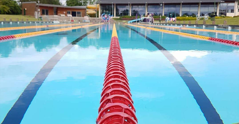 Bild på utomhusbassäng