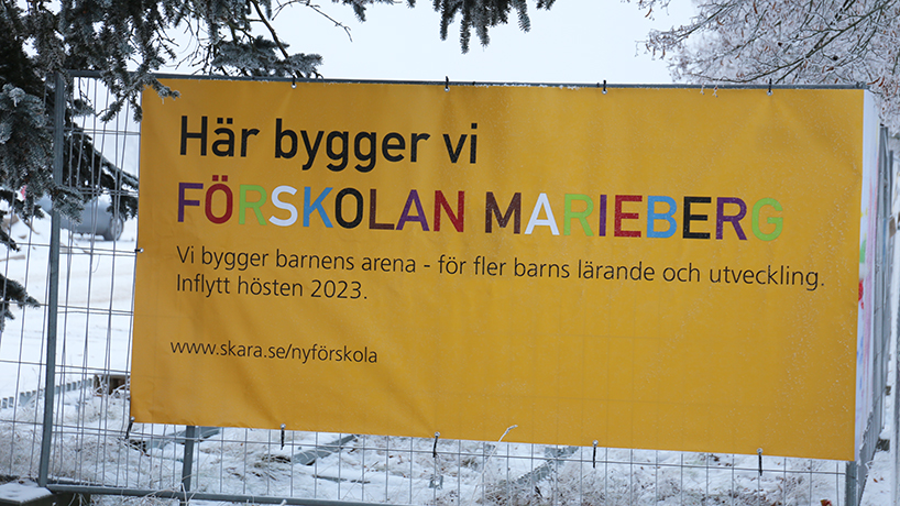 Banderoll som beskriver att här förskolan Marieberg