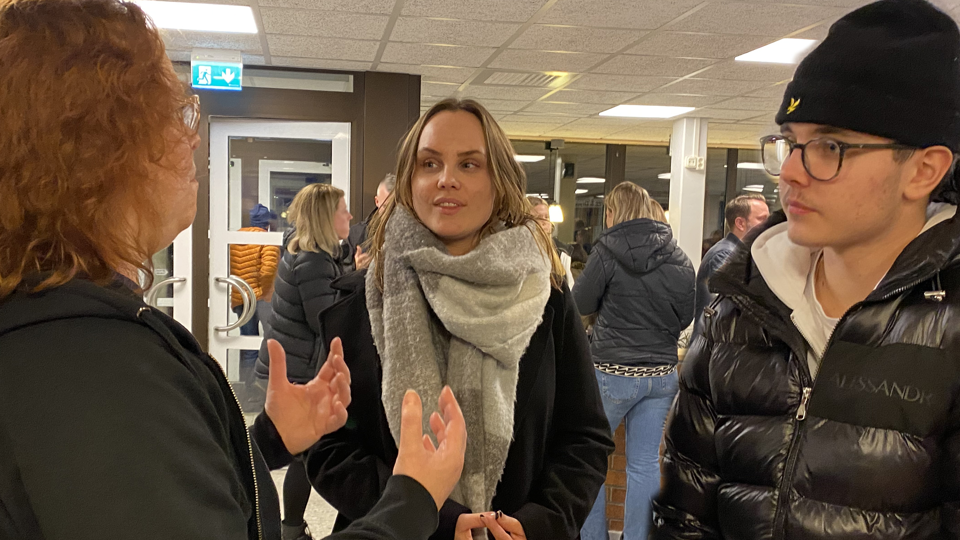 Syv Sandra Jansson Käck pratade med Oliver Iberdemaj Holmberg som besökte öppet hus tillsammans med mamma Laura. 